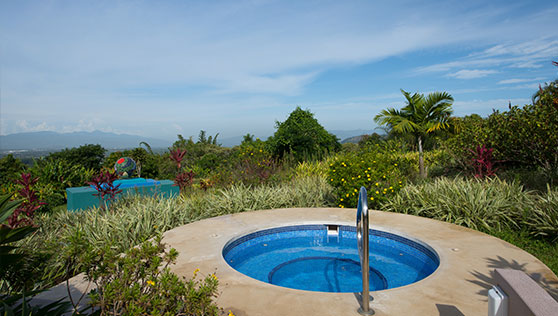 Jacuzzi at the infinity pool overlooking the San Jose valley